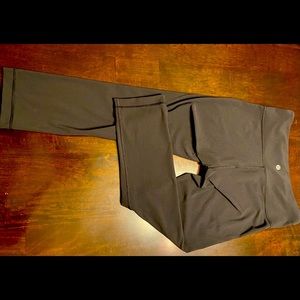Lululemon swift speed cropped leggings.
